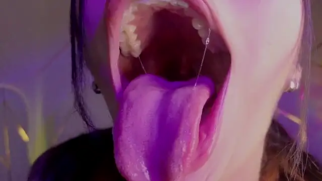 Hollyxx  online show from February 10, 11:20 pm