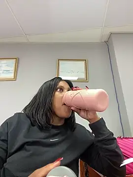 Snapshot of 031bubbles chatting on December 18, 7:47 am 031bubbles online show from December 18, 7:47 am