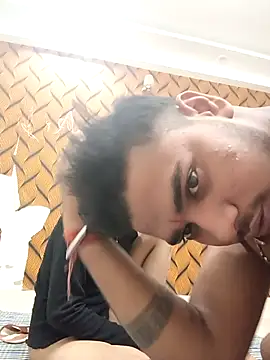 Snapshot of romantic_couple1 chatting on October 10, 12:20 am romantic couple1 online show from October 10, 12:20 am