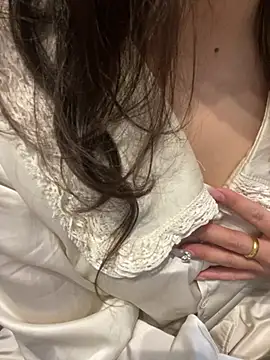 Snapshot of tran_my chatting on February 7, 3:10 am tran my online show from February 7, 3:10 am