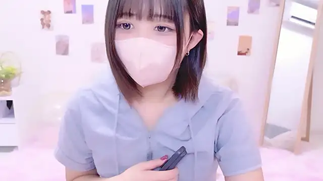 Hinata Sun online show from December 2, 1:05 pm