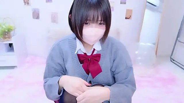 Hinata Sun online show from December 3, 1:31 pm