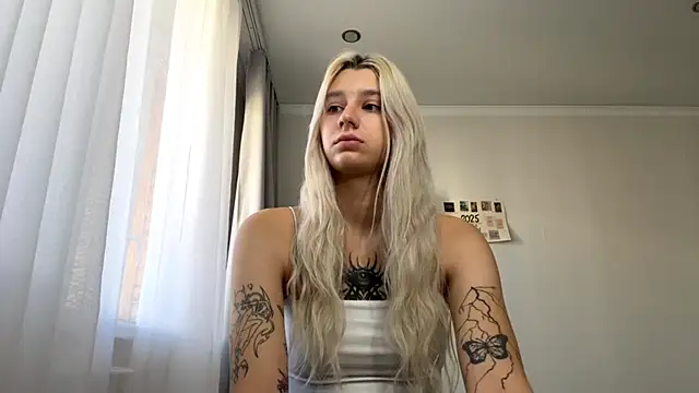 QueerExtern online show from September 16, 11:11 am