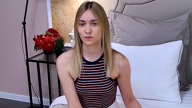AmadaReine online show from June 19, 4:22 pm