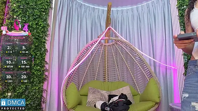 Kiara Zahiri   online show from October 3, 11:29 am