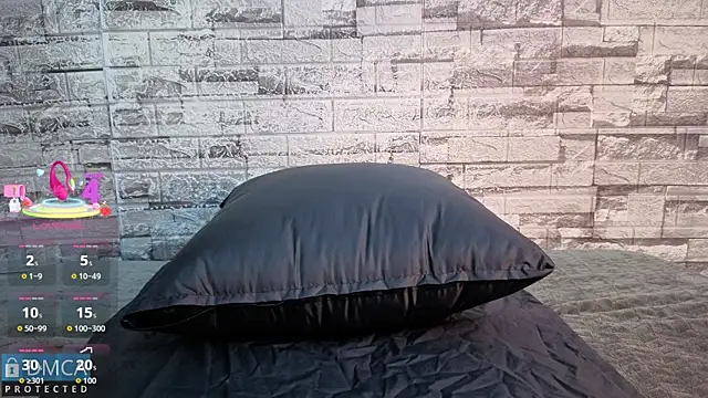 Kiara Zahiri   online show from December 18, 10:54 am