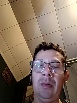 Snapshot of tonder69 chatting on November 30, 2:04 am tonder69 online show from November 30, 2:04 am