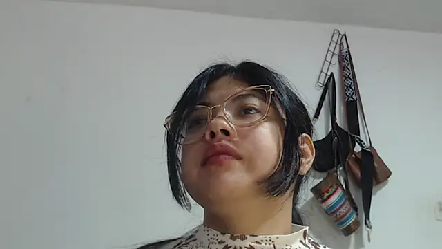 Snapshot of Lizaa_cowen15 chatting on December 4, 6:49 pm Lizaa cowen15 online show from December 4, 6:49 pm