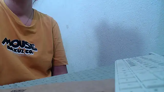 Snapshot of karamirror_ chatting on October 22, 3:40 am karamirror online show from October 22, 3:40 am