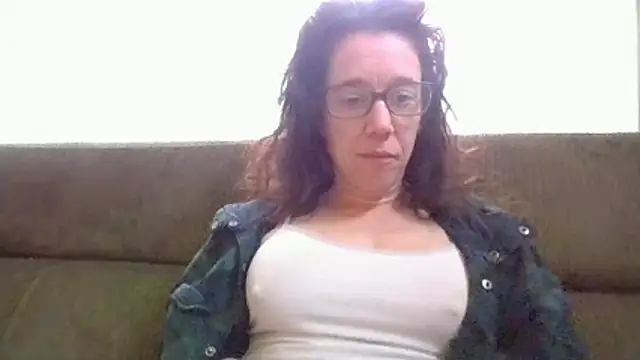 Snapshot of JezebelDutch chatting on February 4, 8:31 am JezebelDutch online show from February 4, 8:31 am
