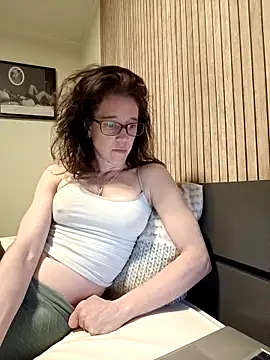 Snapshot of JezebelDutch chatting on March 13, 1:40 pm JezebelDutch online show from March 13, 1:40 pm