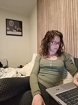 Snapshot of JezebelDutch chatting on May 18, 6:41 am JezebelDutch online show from May 18, 6:41 am