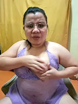 Snapshot of hotlyn45 chatting on September 23, 5:21 am hotlyn45 online show from September 23, 5:21 am