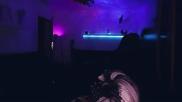 Snapshot of MistressJolie chatting on November 6, 7:15 pm MistressJolie online show from November 6, 7:15 pm