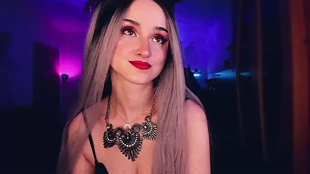 Snapshot of MistressJolie chatting on November 11, 5:46 pm MistressJolie online show from November 11, 5:46 pm