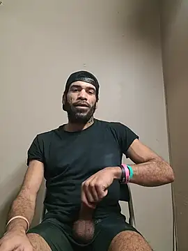 Snapshot of GuyInNY chatting on November 23, 5:51 am GuyInNY online show from November 23, 5:51 am