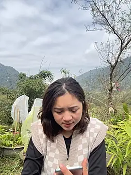 Snapshot of Lonnina chatting on November 21, 5:28 am Lonnina online show from November 21, 5:28 am