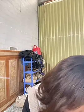 Snapshot of Lonnina chatting on December 1, 7:13 am Lonnina online show from December 1, 7:13 am