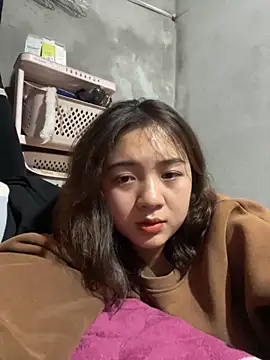 Snapshot of Lonnina chatting on December 2, 2:12 pm Lonnina online show from December 2, 2:12 pm