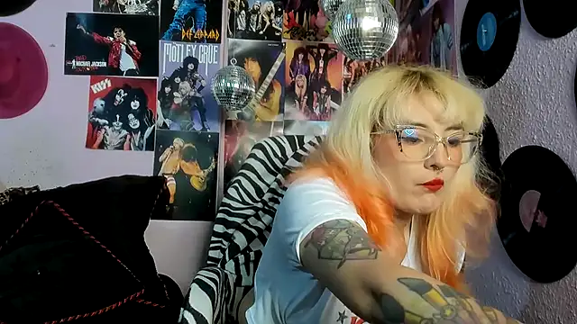 Avril Maria online show from March 18, 6:33 pm