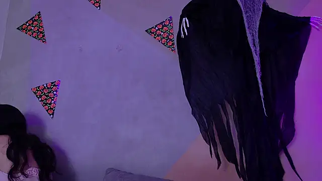 Snapshot of Laura_and_Kevin chatting on November 7, 1:33 pm Laura and Kevin online show from November 7, 1:33 pm