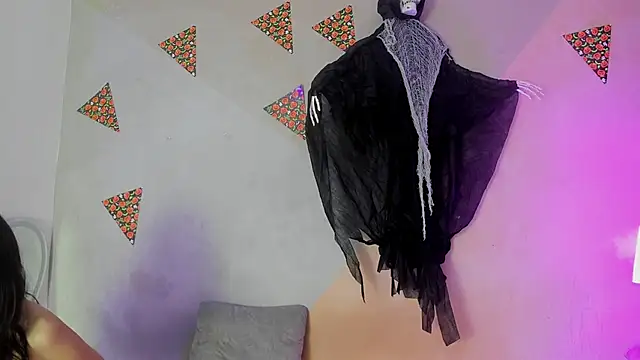 Snapshot of Laura_and_Kevin chatting on November 14, 1:43 pm Laura and Kevin online show from November 14, 1:43 pm