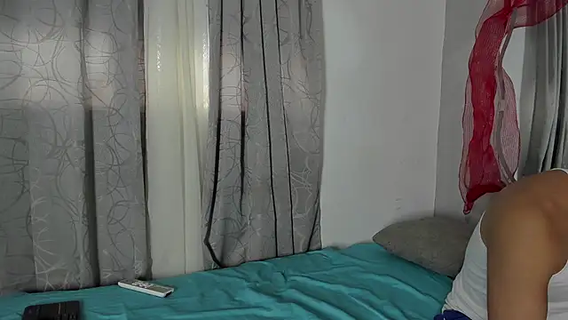 Snapshot of Laura_and_Kevin chatting on December 4, 9:34 pm Laura and Kevin online show from December 4, 9:34 pm