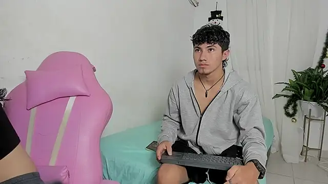 Laura and Kevin online show from December 21, 9:11 pm