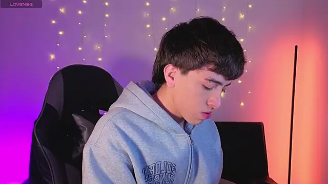 onlinenico online show from December 5, 8:05 pm