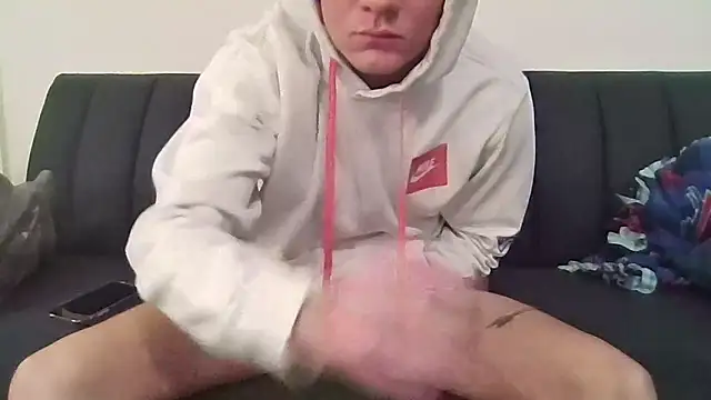 Snapshot of sexybigdick04 chatting on April 8, 11:37 pm sexybigdick04 online show from April 8, 11:37 pm
