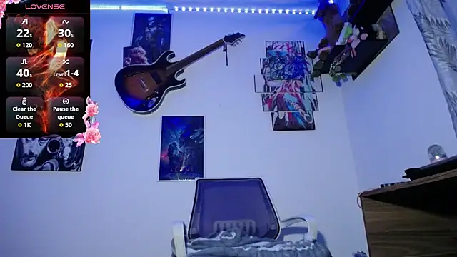 Snapshot of moonligth18 chatting on December 1, 11:10 pm moonligth18 online show from December 1, 11:10 pm