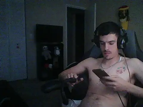 Snapshot of latinosatiro94 chatting on October 9, 10:57 am latinosatiro94 online show from October 9, 10:57 am