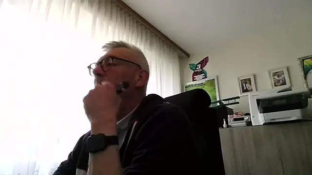 Snapshot of randyandy67 chatting on April 16, 8:37 am randyandy67 online show from April 16, 8:37 am