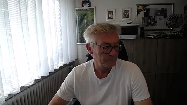 Snapshot of randyandy67 chatting on July 28, 5:25 am randyandy67 online show from July 28, 5:25 am