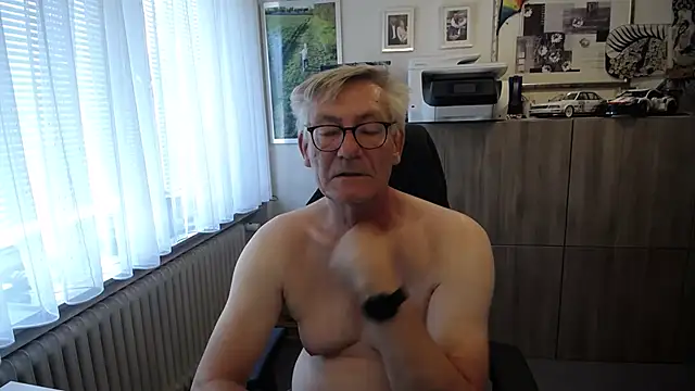 Snapshot of randyandy67 chatting on August 2, 9:41 am randyandy67 online show from August 2, 9:41 am
