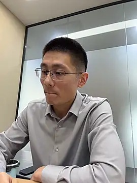 Snapshot of miniyellower chatting on November 6, 6:47 am miniyellower online show from November 6, 6:47 am