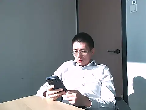 Snapshot of miniyellower chatting on November 19, 2:55 am miniyellower online show from November 19, 2:55 am