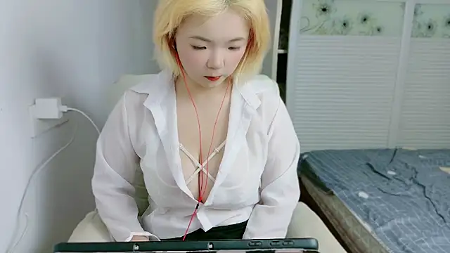 E-cup2 online show from October 2, 11:06 am