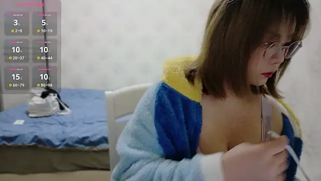 Snapshot of E-cup2 chatting on March 31, 11:10 am E-cup2 online show from March 31, 11:10 am