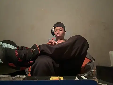 Snapshot of Tookey012 chatting on September 24, 7:17 pm Tookey012 online show from September 24, 7:17 pm