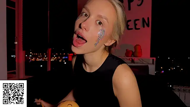 Snapshot of ElysiaXo chatting on October 31, 9:27 pm ElysiaXo online show from October 31, 9:27 pm