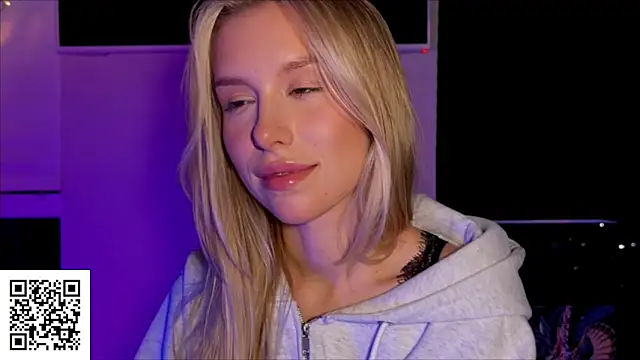 Snapshot of ElysiaXo chatting on November 6, 10:21 pm ElysiaXo online show from November 6, 10:21 pm