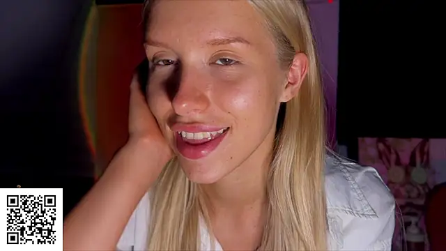 Snapshot of ElysiaXo chatting on November 9, 11:03 pm ElysiaXo online show from November 9, 11:03 pm