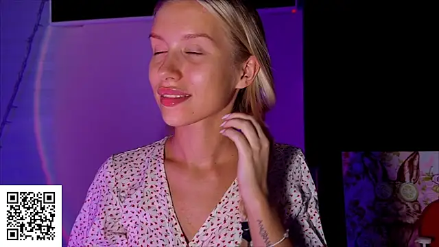 Snapshot of ElysiaXo chatting on November 10, 10:42 pm ElysiaXo online show from November 10, 10:42 pm