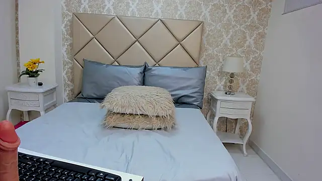 Natashanaughty online show from February 11, 12:48 am