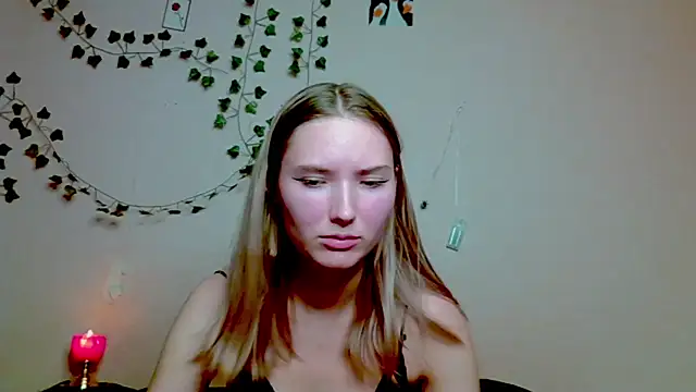  kikiclark   online show from November 16, 8:14 pm