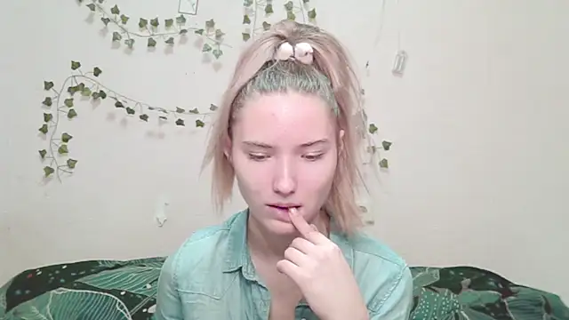  kikiclark   online show from December 5, 2:36 pm