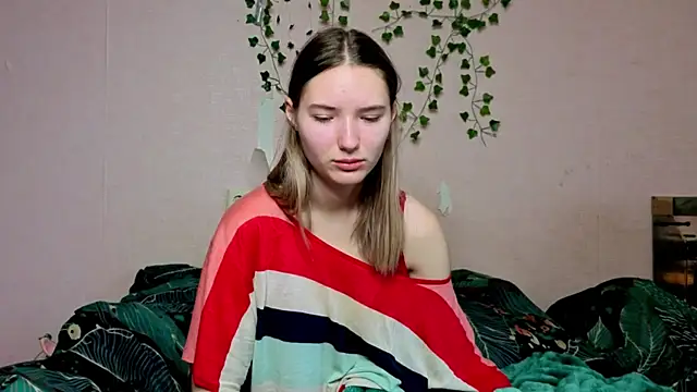  kikiclark   online show from December 20, 9:16 am