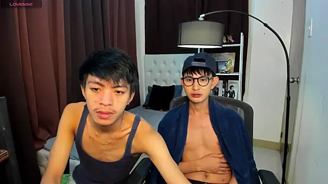 Snapshot of xxxhugecocktwinkxxx chatting on October 2, 6:04 pm xxxhugecocktwinkxxx online show from October 2, 6:04 pm