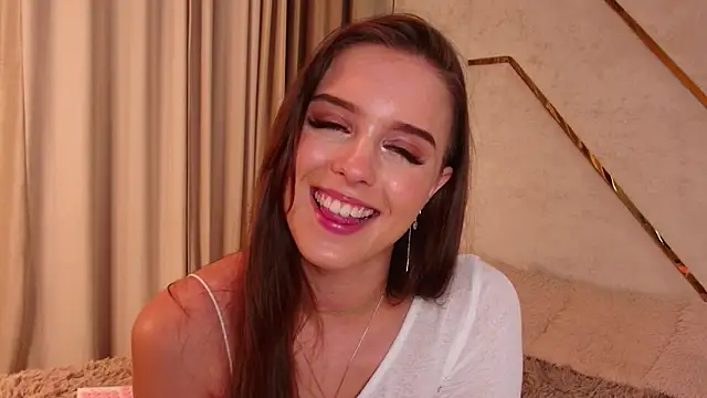 Olivia Mourr online show from November 21, 5:00 pm